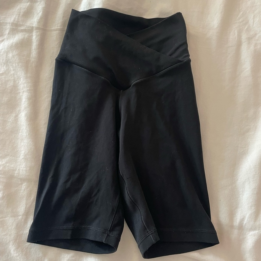 Aerie real me criss cross shorts